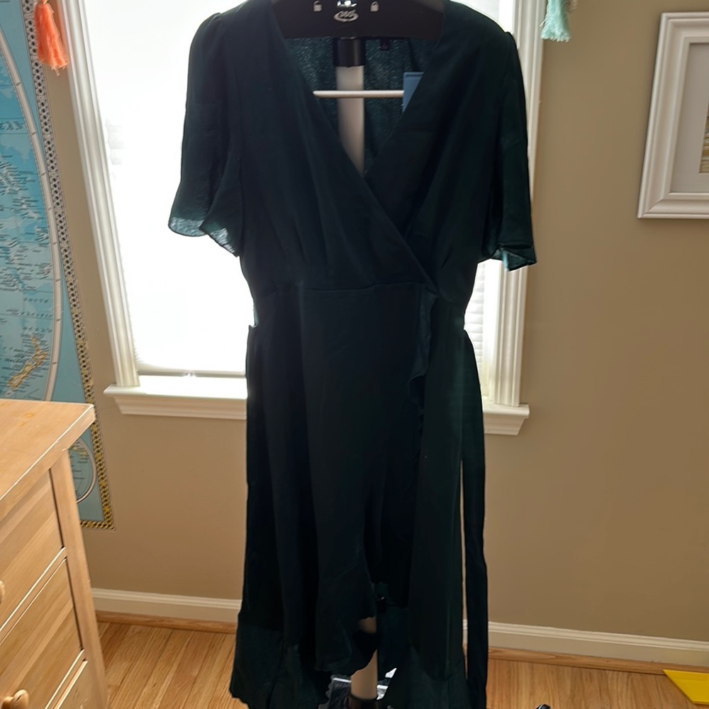 Lulus green zipper back dress.